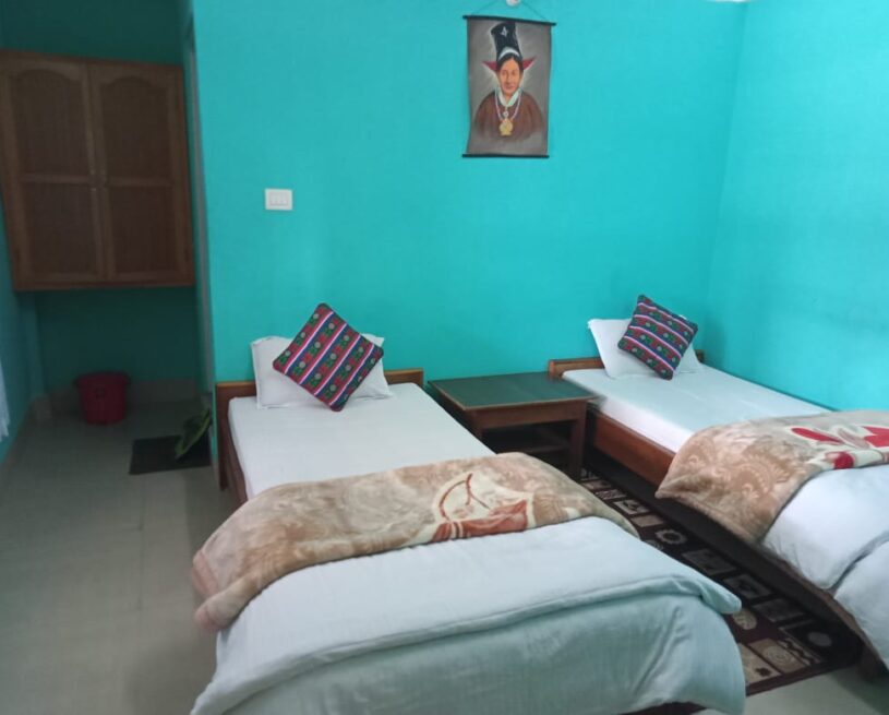 SINGLE TWIN BEDROOM