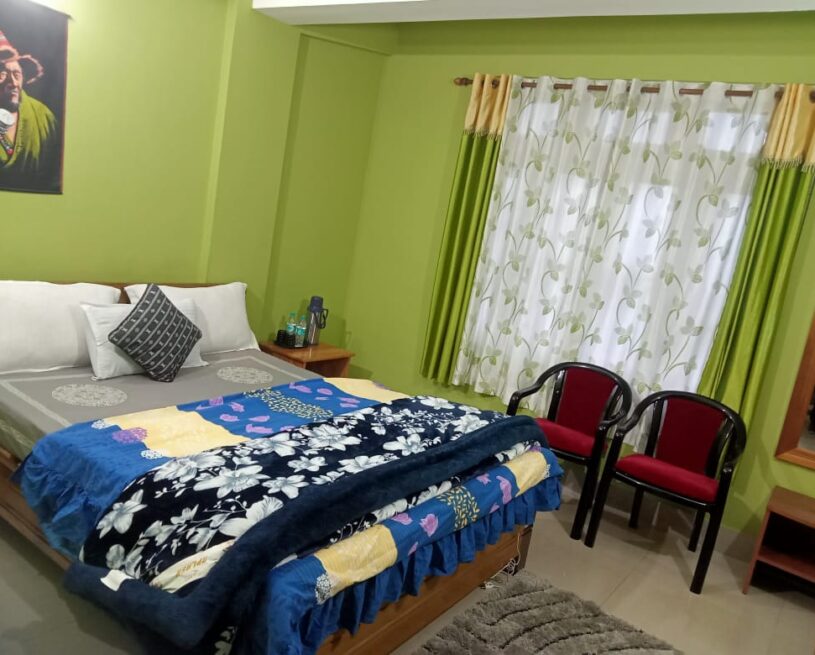 QUEEN SIZE BEDROOM